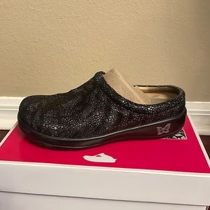 Super comfy Algeria loafers , classy stylized bubble print sequence classy